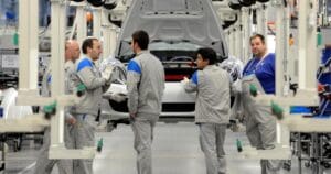 VW recherche des dizaines de milliers de professionnels pour construire ses propres batteries