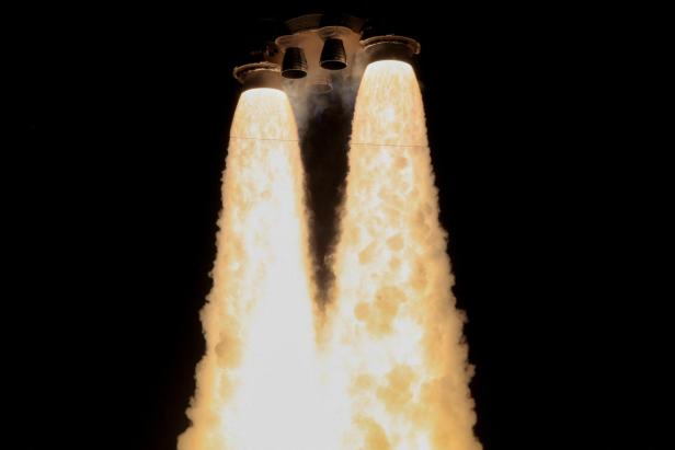 La fus&eacute;e lunaire de nouvelle g&eacute;n&eacute;ration de la NASA, la fus&eacute;e Space Launch System (SLS) avec la capsule d'&eacute;quipage Orion, d&eacute;colle du complexe de lancement 39-B de la mission Artemis I