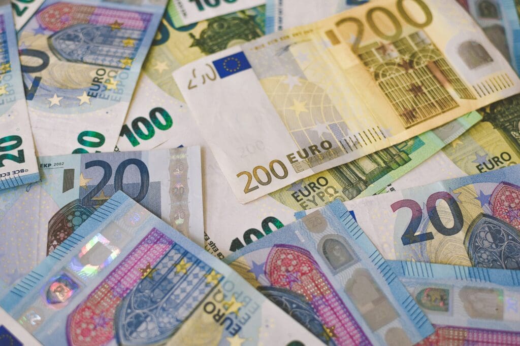 découvrez tout ce que vous devez savoir sur les taux d'intérêt et leur impact sur vos...
